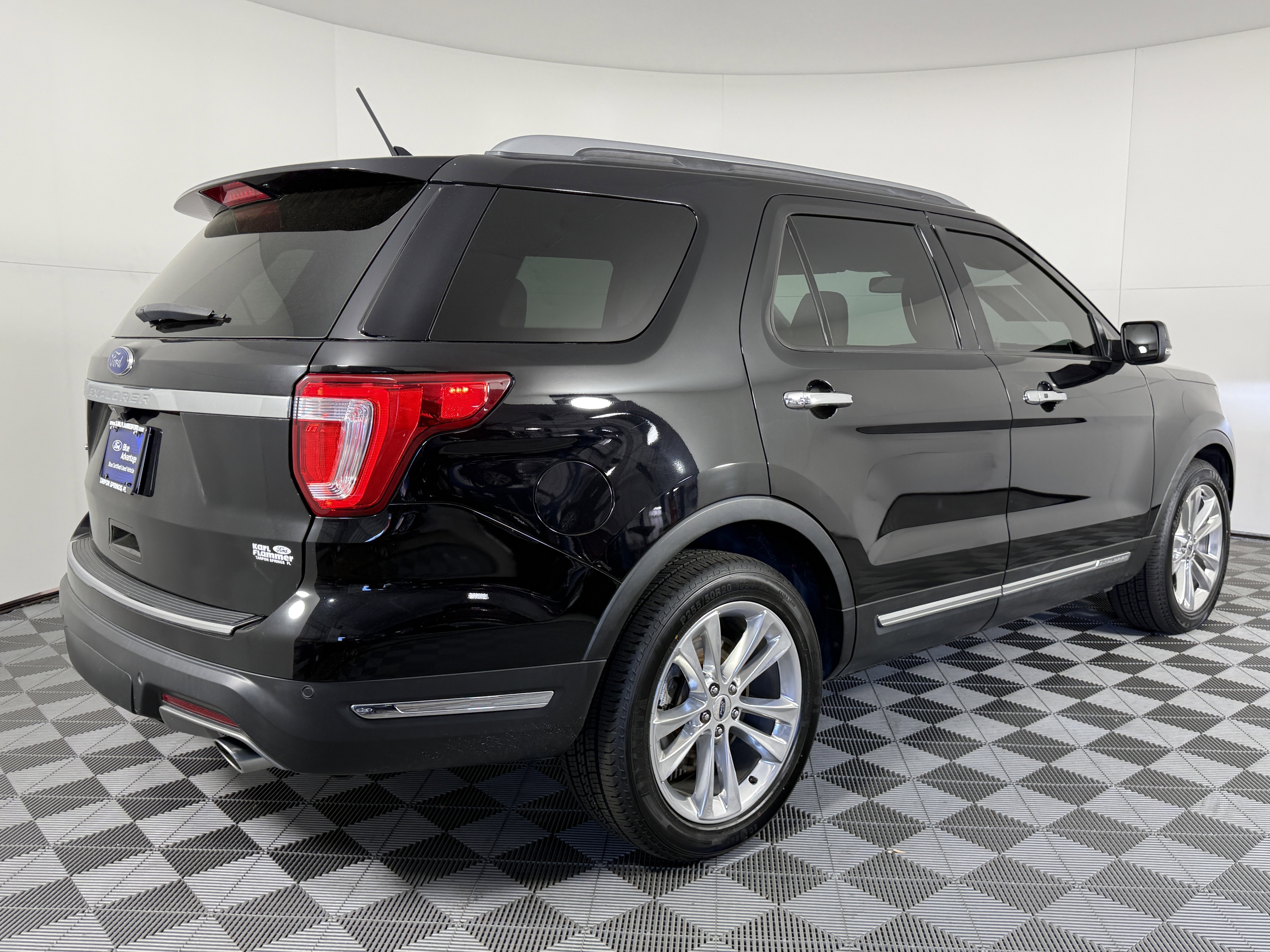 Certified 2019 Ford Explorer Limited w/ Ford Safe & Smart Package image 3