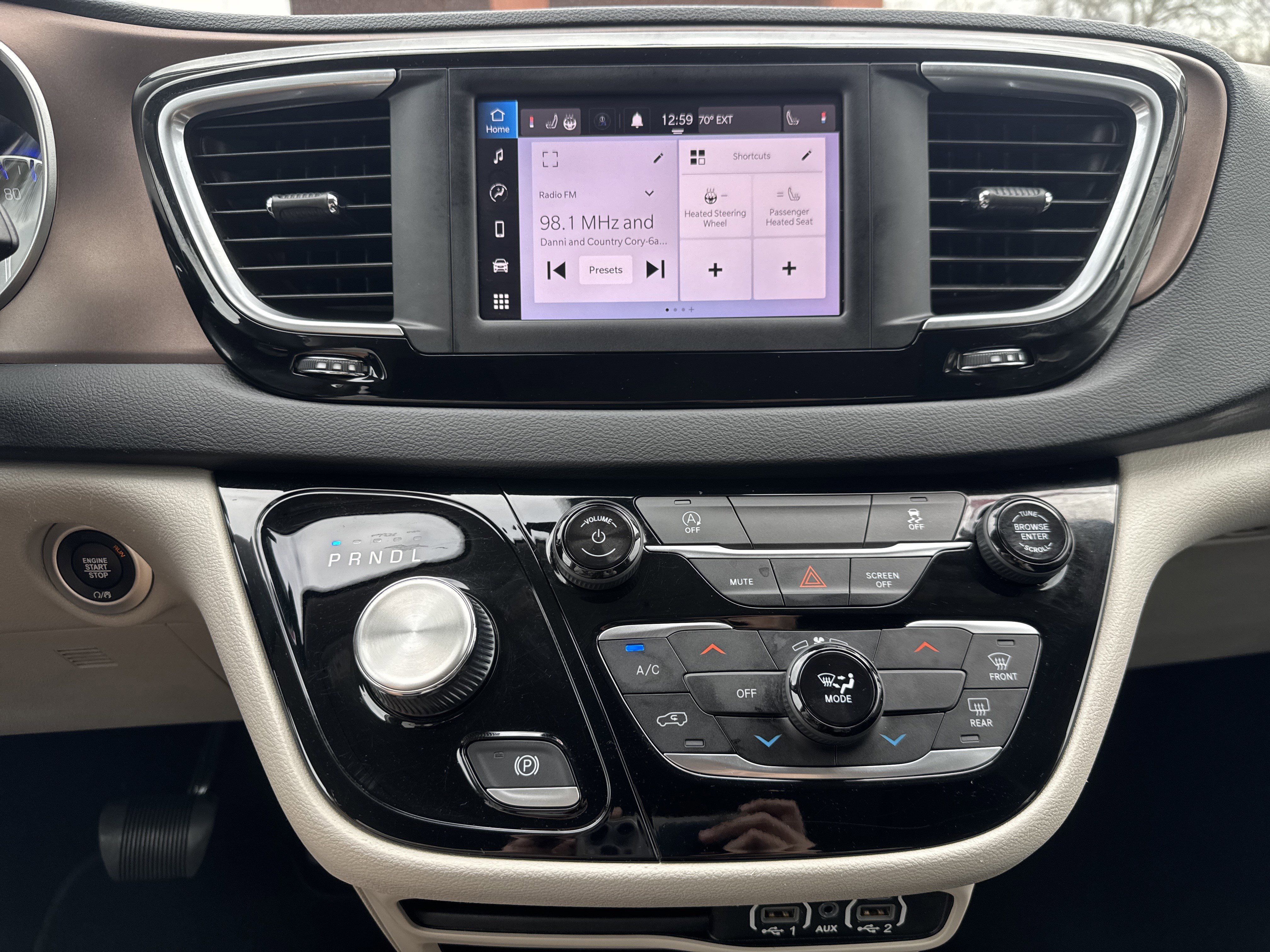 Used 2023 Chrysler Voyager LX image 19