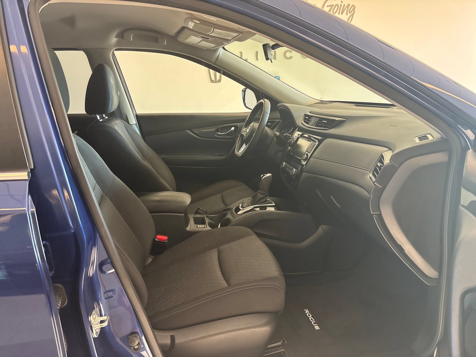 Used 2020 Nissan Rogue SV FWD image 6