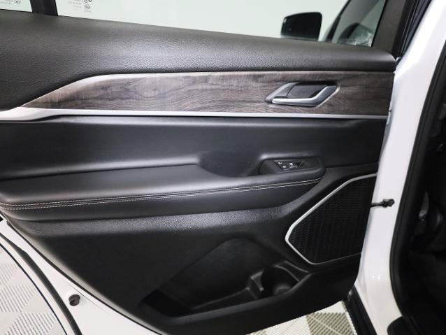 Used 2022 Jeep Grand Cherokee L Limited AWD/4WD image 26
