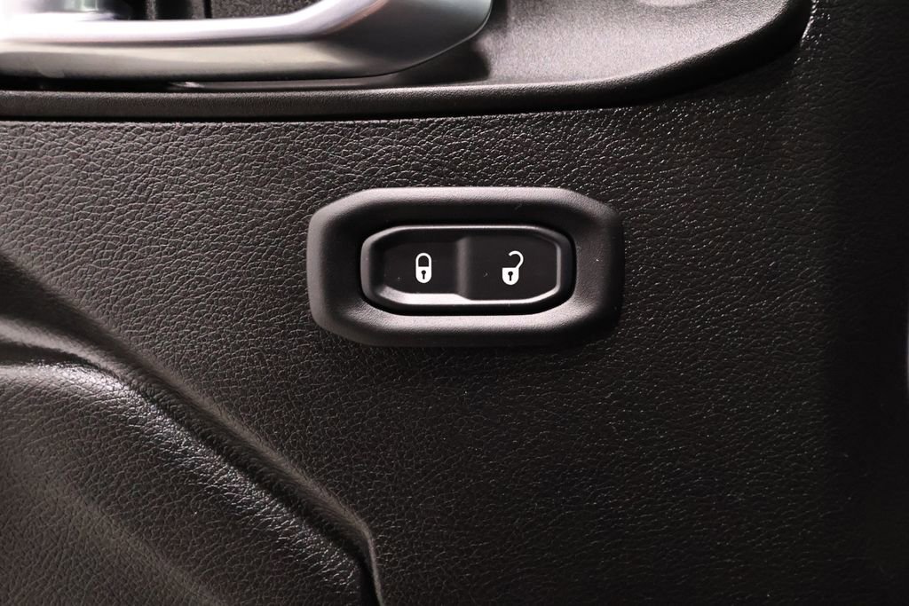 Used 2023 Jeep Gladiator Willys image 13