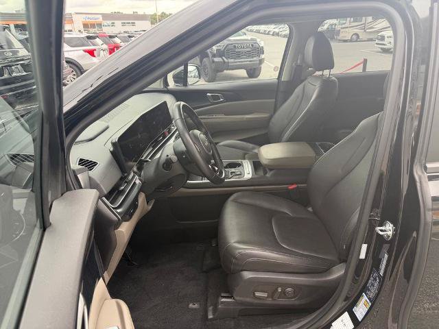 Used 2025 Kia Carnival FWD image 10