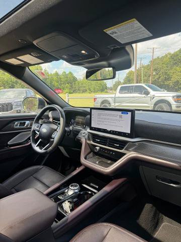 Certified 2025 Ford Explorer Platinum w/ LUX Leather Package AWD/4WD image 10