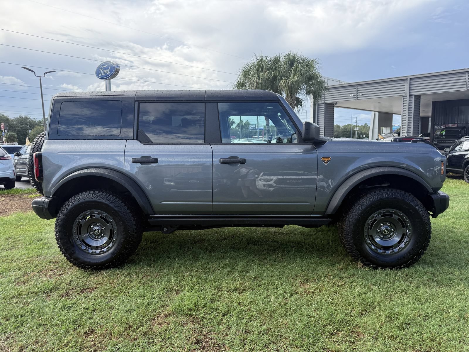 Certified 2025 Ford Bronco Badlands w/ Sasquatch Package AWD/4WD image 3