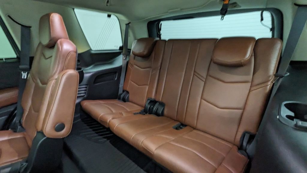 Used 2019 Cadillac Escalade Premium Luxury w/ Escalade Sport Edition AWD/4WD image 38