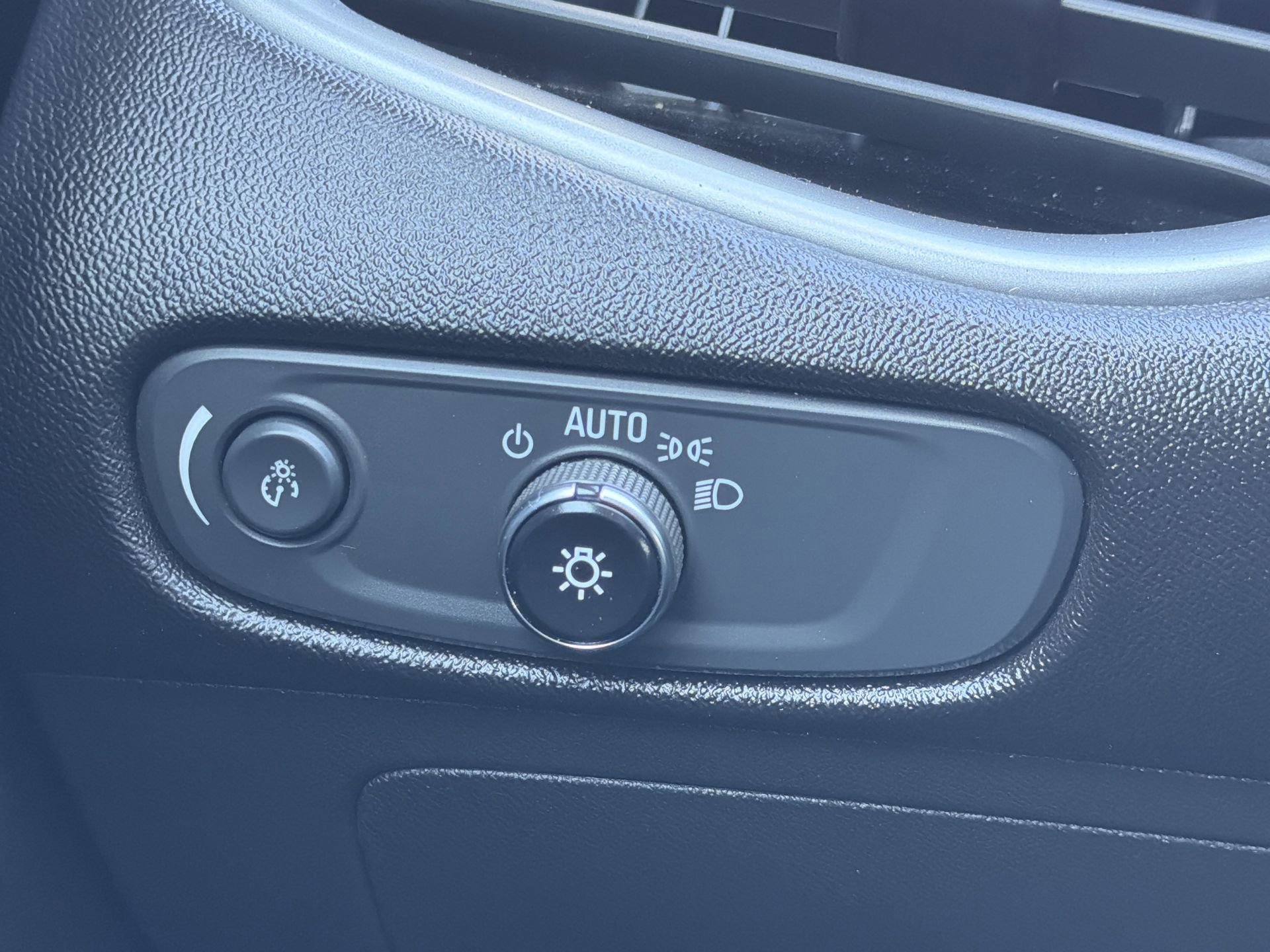 Used 2023 Chevrolet Malibu LT image 23