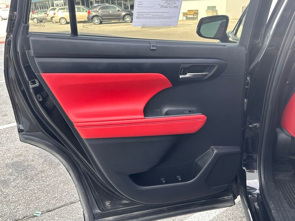 Used 2021 Toyota Highlander XSE image 15