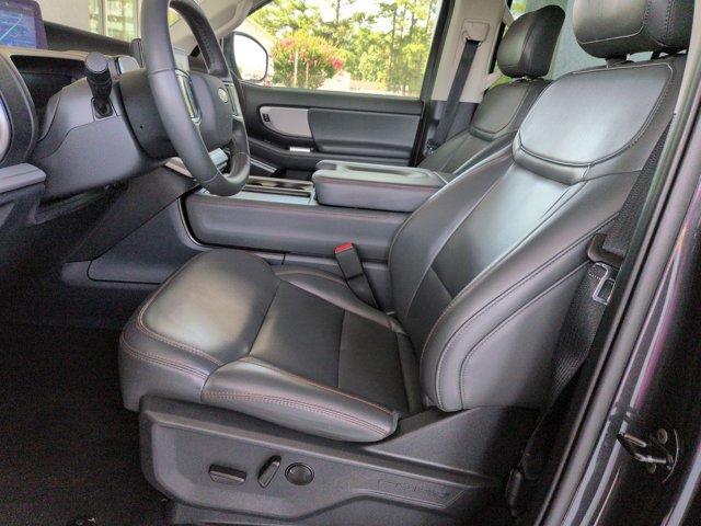 Certified 2025 Ford Expedition Active AWD/4WD image 16