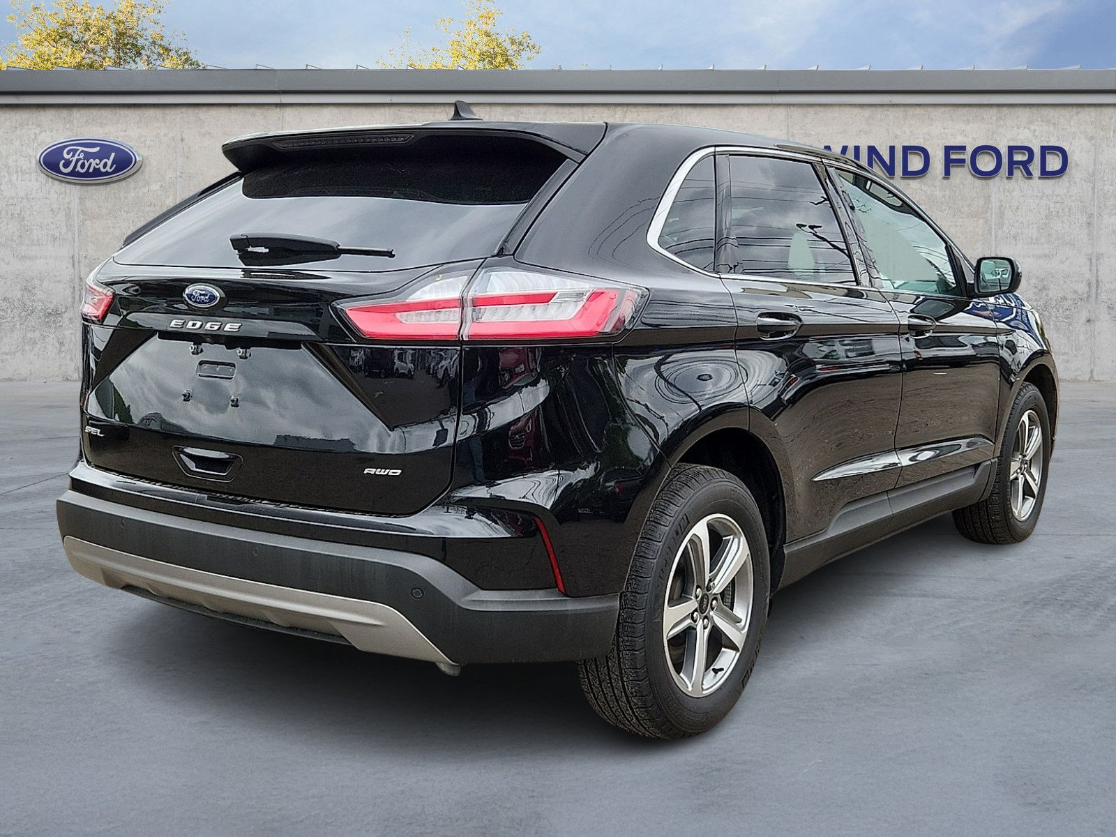 Certified 2024 Ford Edge SEL w/ Convenience Package AWD/4WD image 6