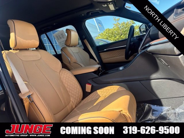 Used 2024 Jeep Grand Cherokee Summit AWD/4WD image 11