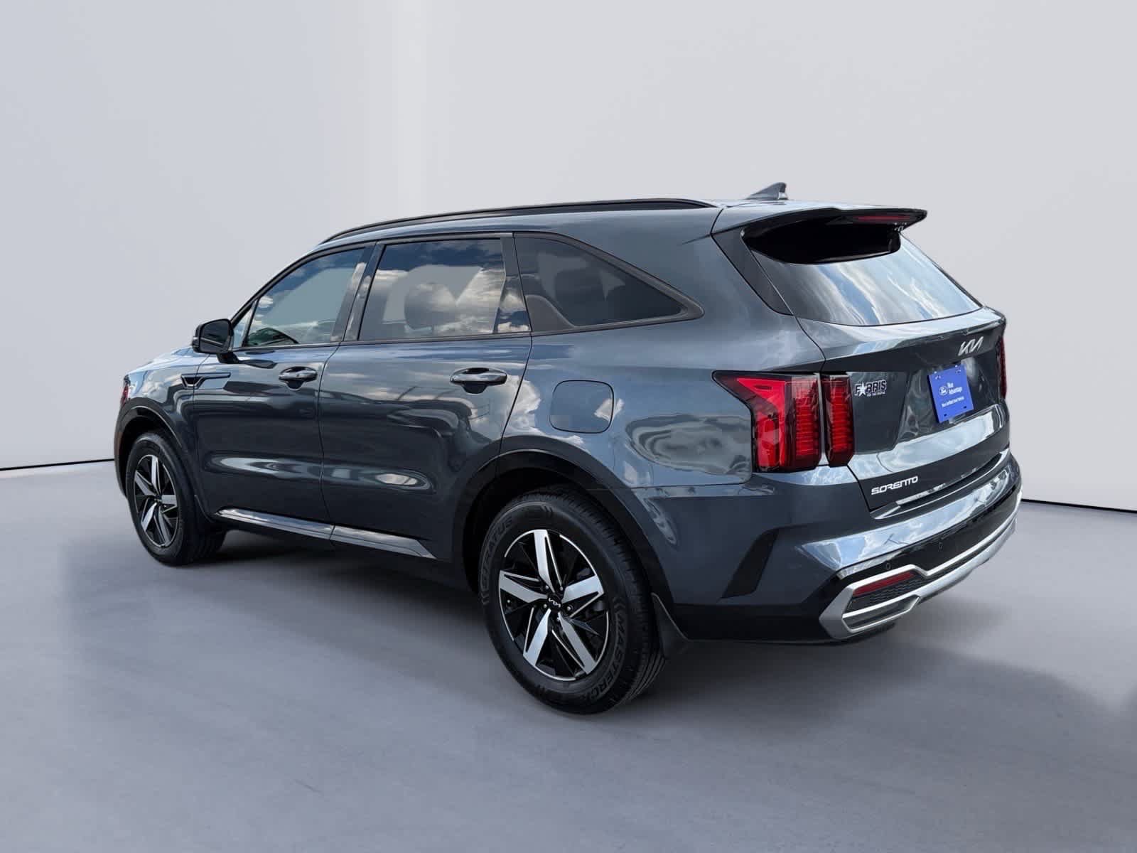 Used 2023 Kia Sorento S FWD image 3