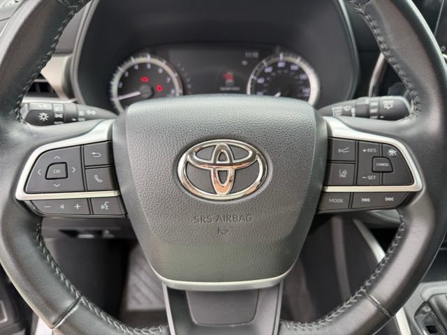 Used 2023 Toyota Highlander LE AWD/4WD image 14