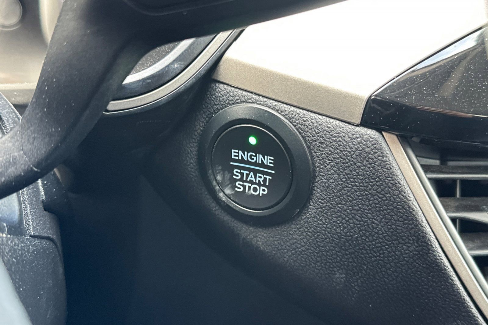 Certified 2020 Ford Escape SEL FWD image 24