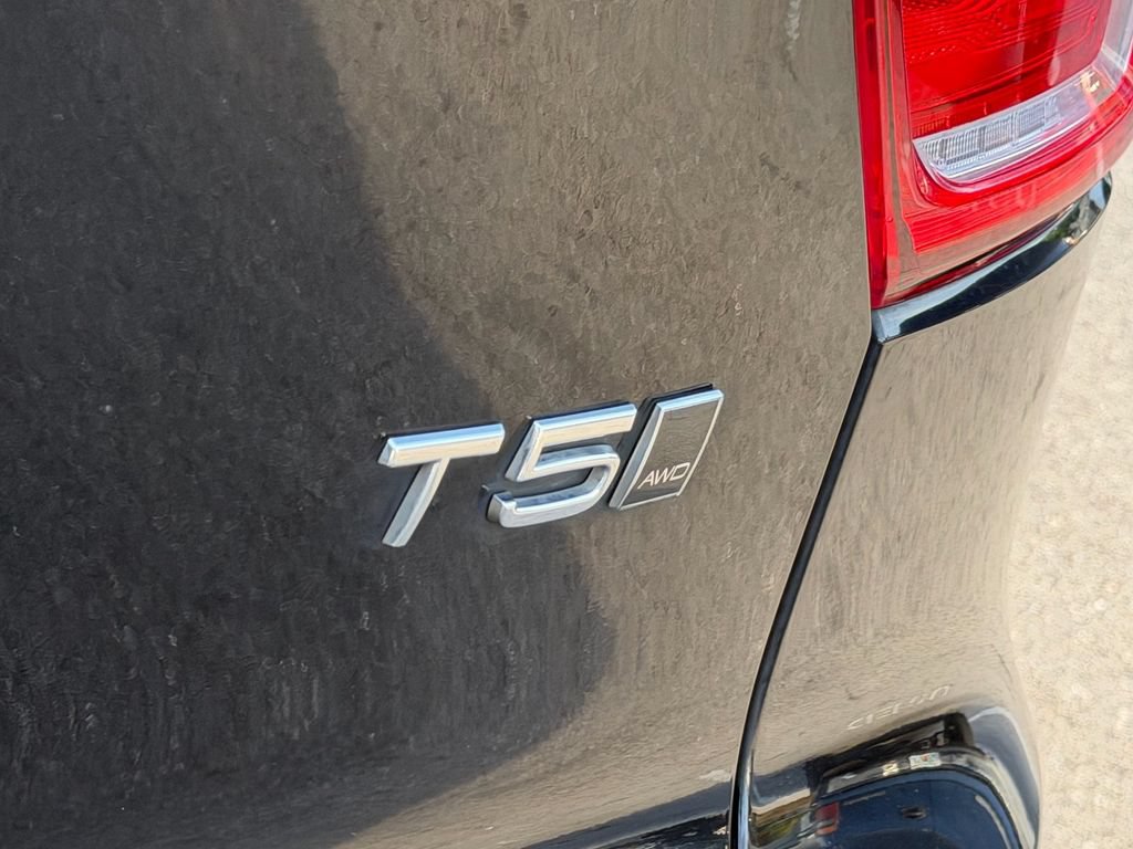 Used 2021 Volvo XC40 T5 R-Design AWD/4WD image 16