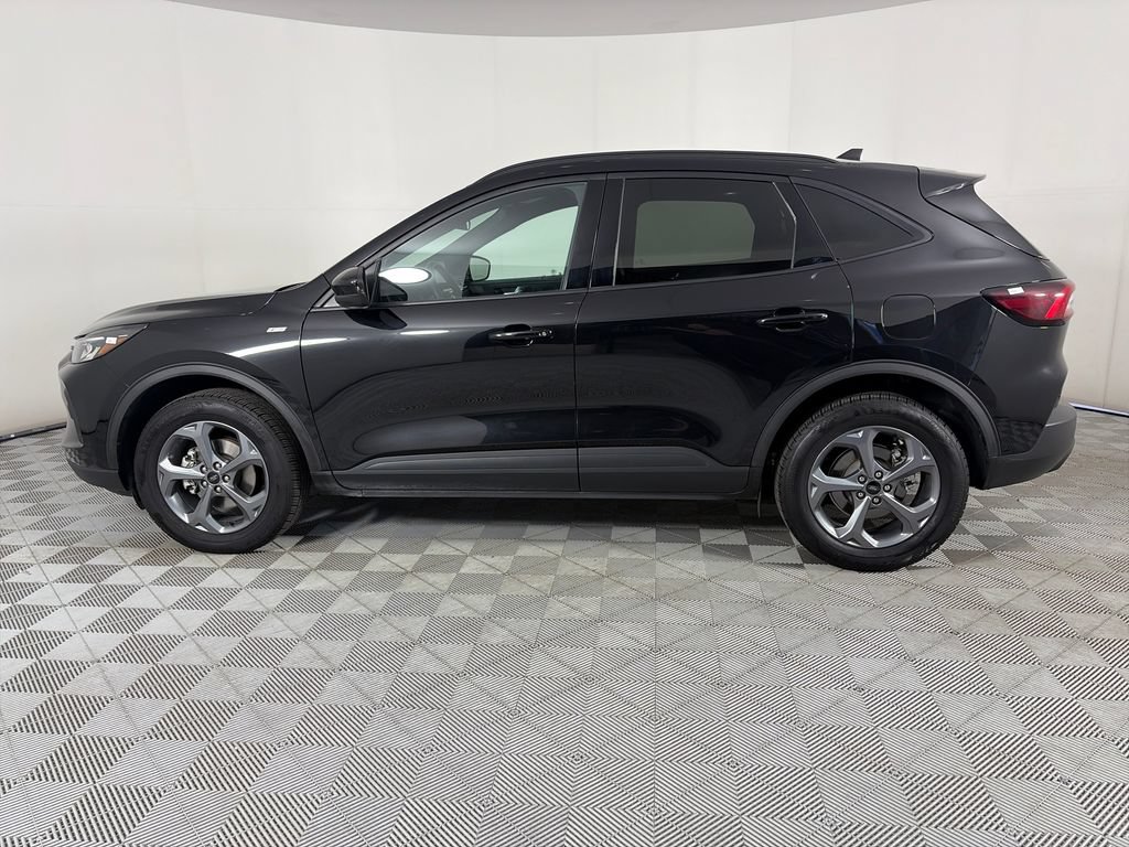 Certified 2025 Ford Escape ST-Line Select AWD/4WD image 4