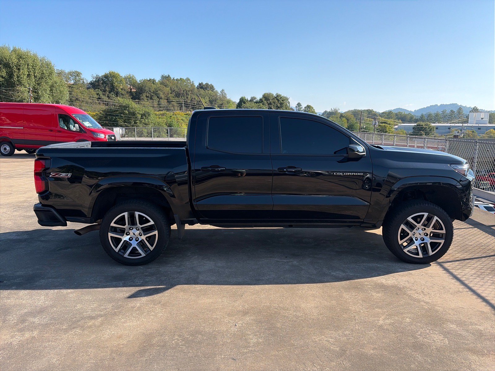 Used 2023 Chevrolet Colorado Z71 w/ Z71 Convenience Package 2 AWD/4WD image 2