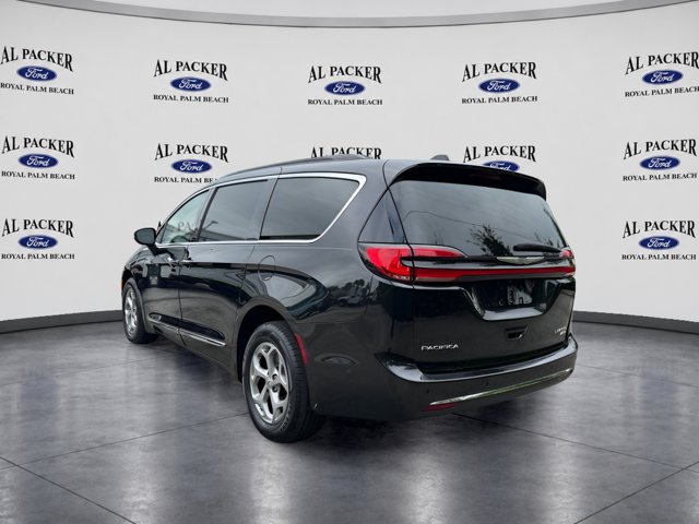Used 2023 Chrysler Pacifica Limited AWD/4WD image 11