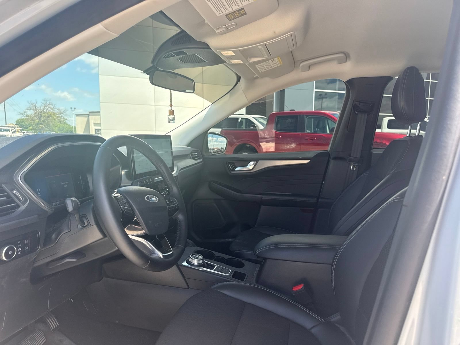Certified 2025 Ford Escape SE FWD image 9