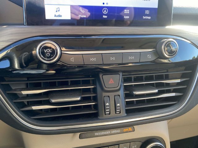 Certified 2020 Ford Escape Titanium AWD/4WD image 27