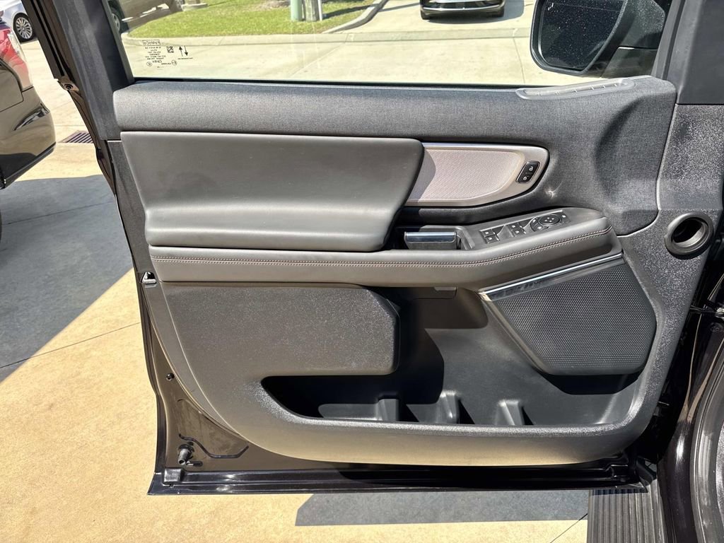 Certified 2025 Ford Expedition Active image 22