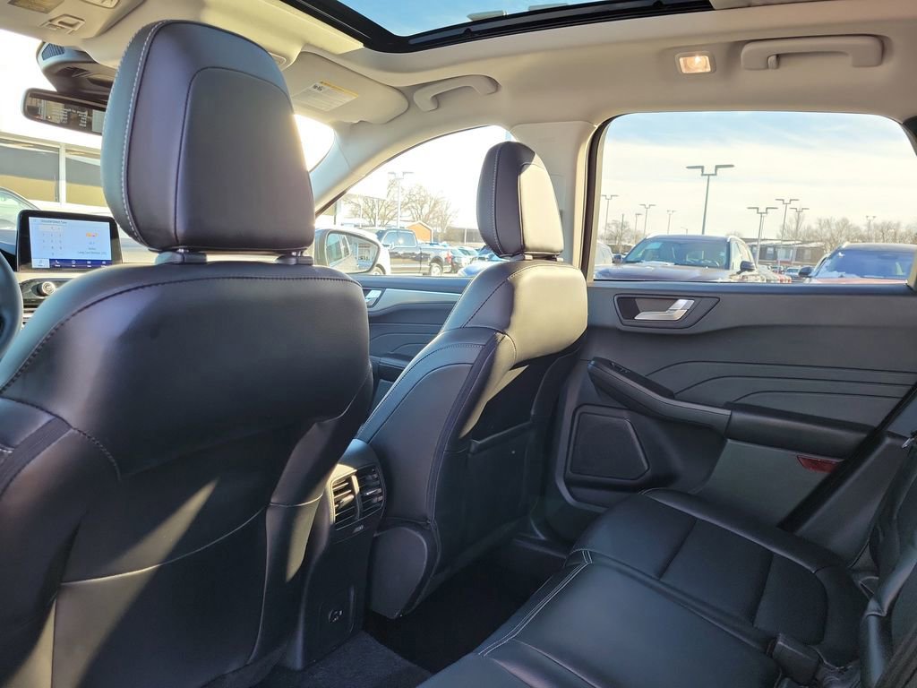 Certified 2022 Ford Escape Titanium w/ Class II Trailer Tow Package image 15