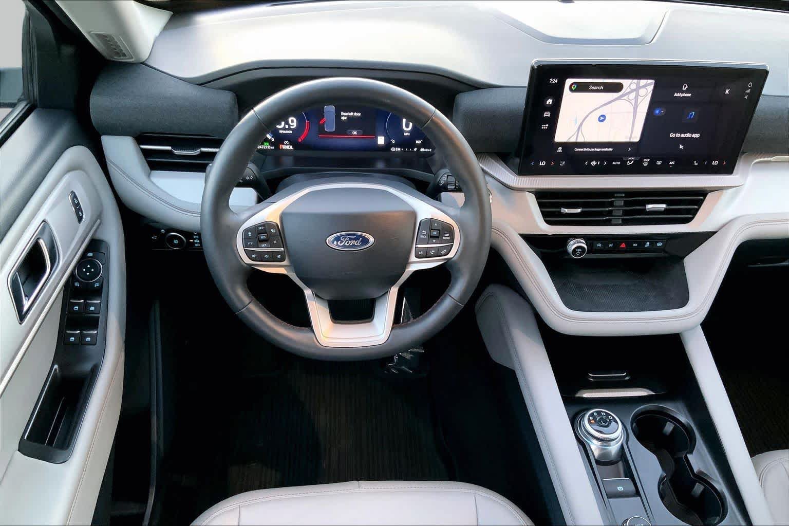 Certified 2025 Ford Explorer Active w/ Active Comfort Package RWD image 6