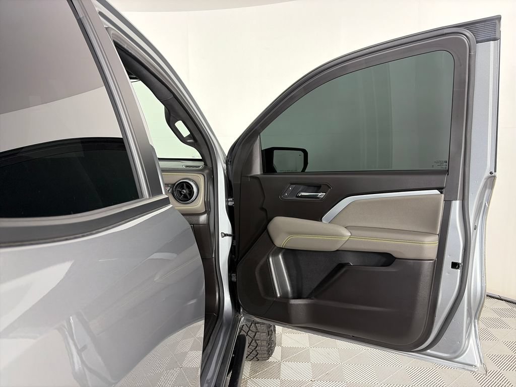 Used 2025 Chevrolet Colorado ZR2 w/ Technology Package AWD/4WD image 30