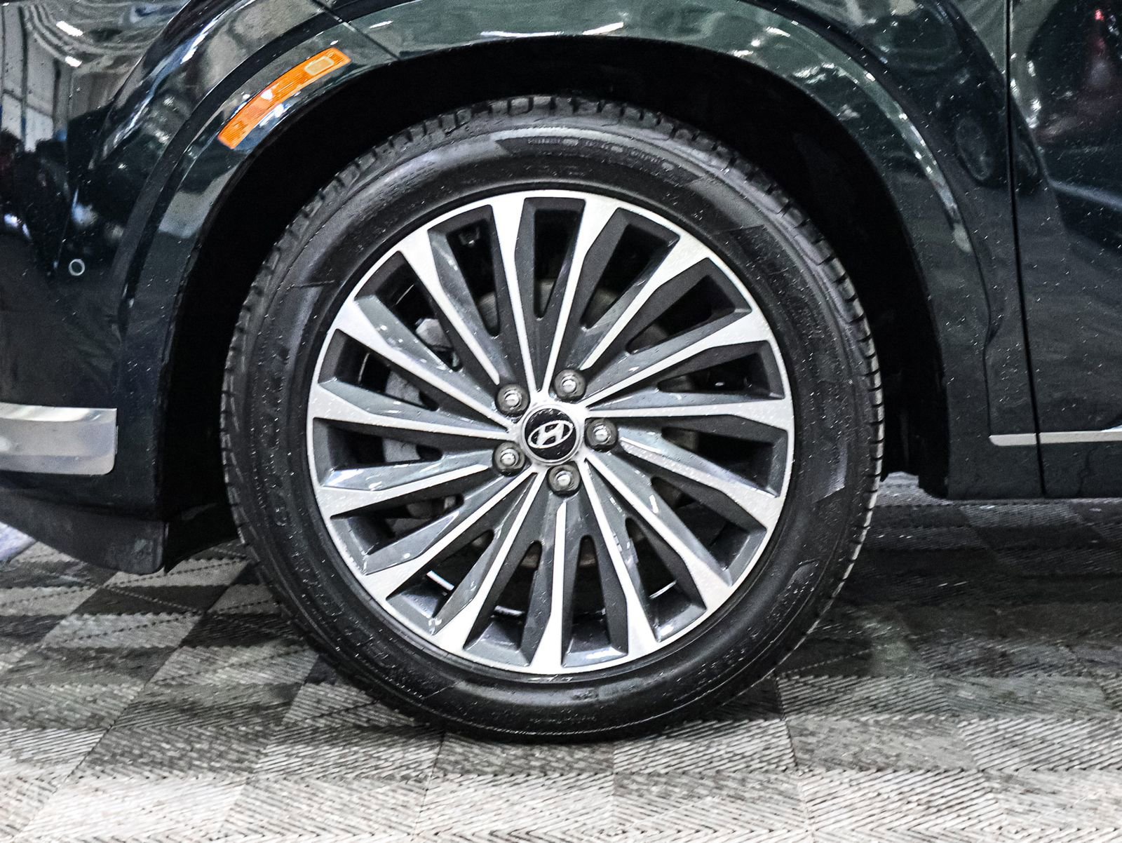 Used 2024 Hyundai Palisade Calligraphy image 18