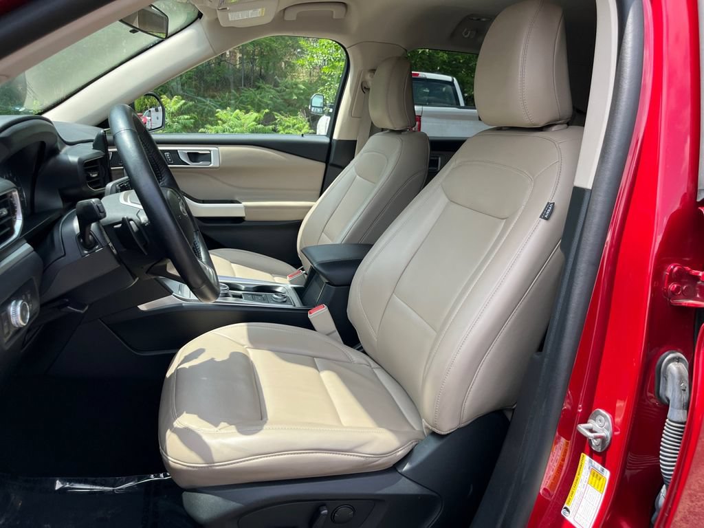 Certified 2021 Ford Explorer XLT w/ Equipment Group 202A AWD/4WD image 9