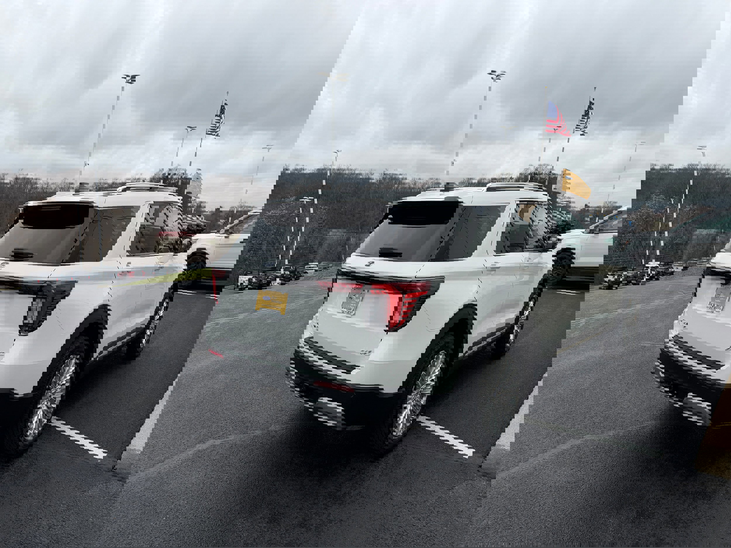 Certified 2025 Ford Explorer Platinum w/ LUX Leather Package image 3