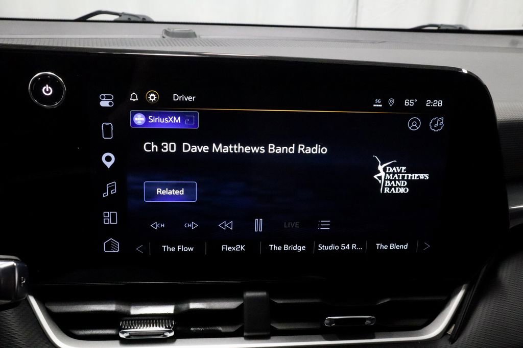 Used 2025 Chevrolet Equinox LT FWD image 3