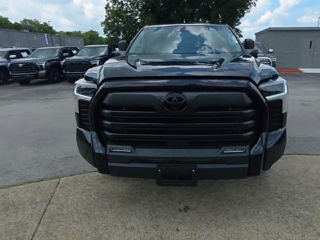 Used 2022 Toyota Tundra SR5 w/ SR5 Convenience Package AWD/4WD image 4