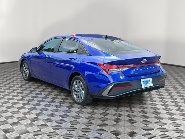 Used 2024 Hyundai Elantra SEL FWD image 4