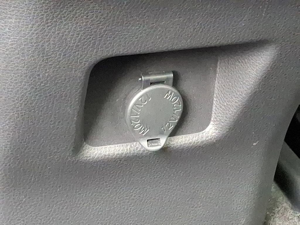 Used 2021 Toyota RAV4 LE image 11