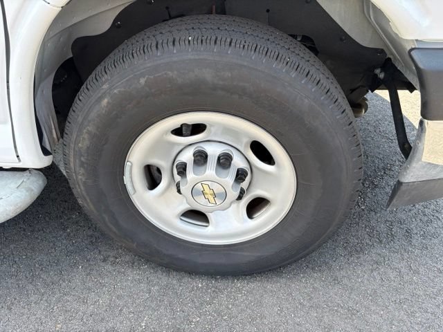 Used 2025 Chevrolet Express 2500 w/ Driver Convenience Package RWD image 9