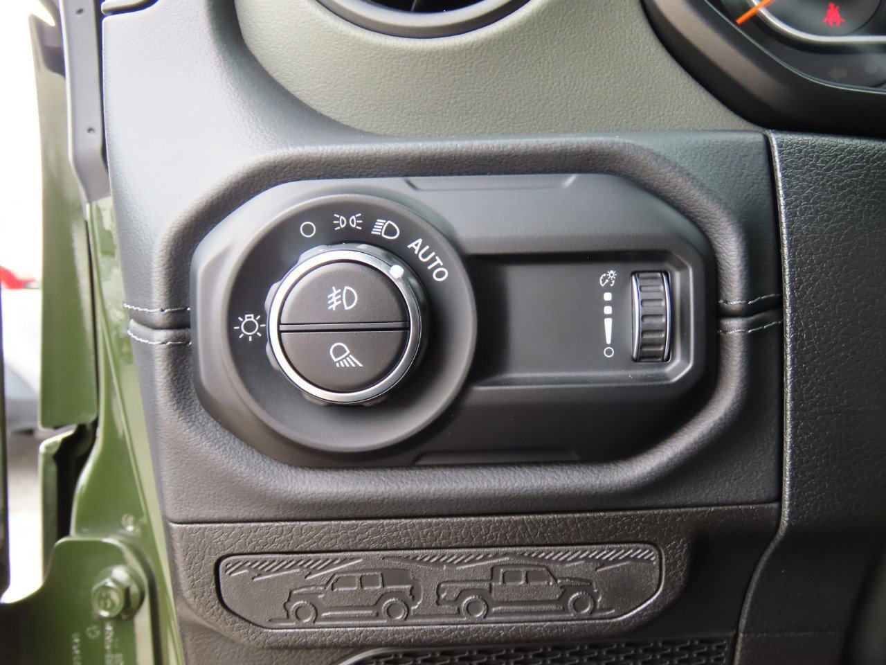 Used 2024 Jeep Gladiator Mojave AWD/4WD image 26