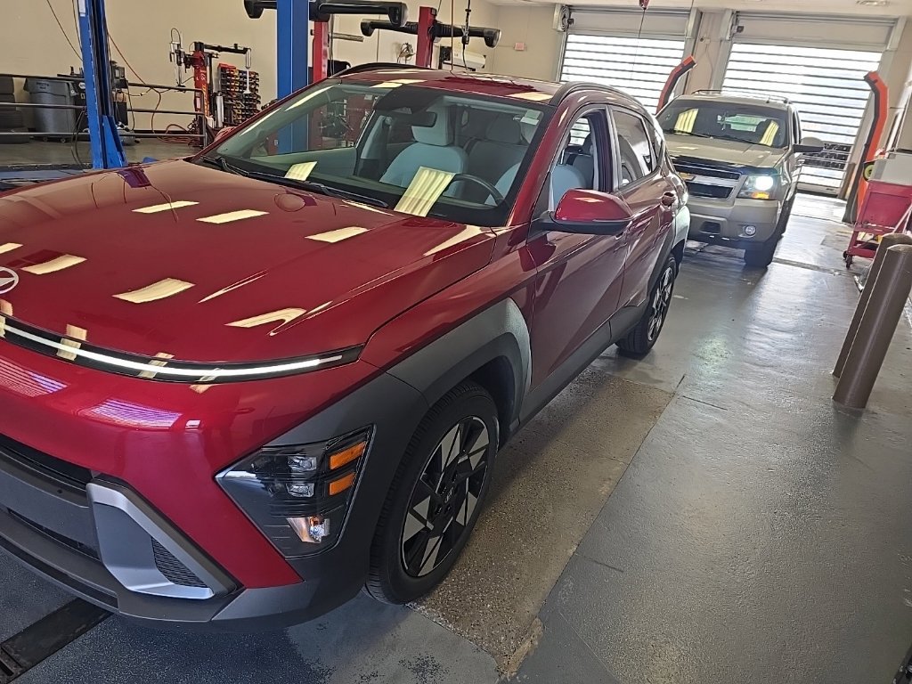 Used 2024 Hyundai Kona SEL FWD image 2