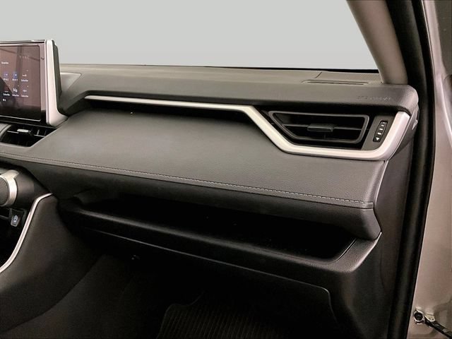 Used 2025 Toyota RAV4 LE AWD/4WD image 15