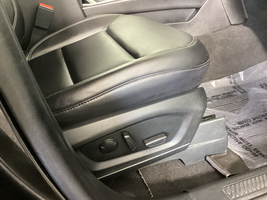 Certified 2023 Ford Explorer XLT w/ Equipment Group 202A AWD/4WD image 9