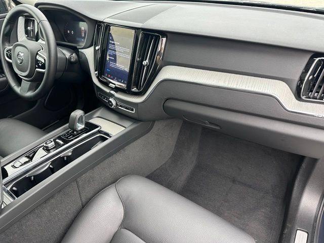 Used 2025 Volvo XC60 B5 Plus AWD/4WD image 11