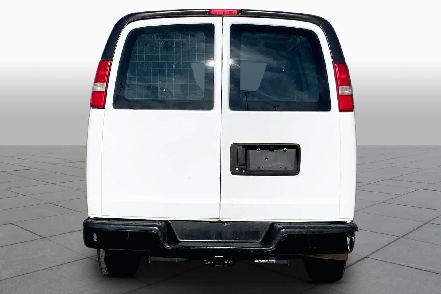 Used 2019 Chevrolet Express 2500 Extended RWD image 5
