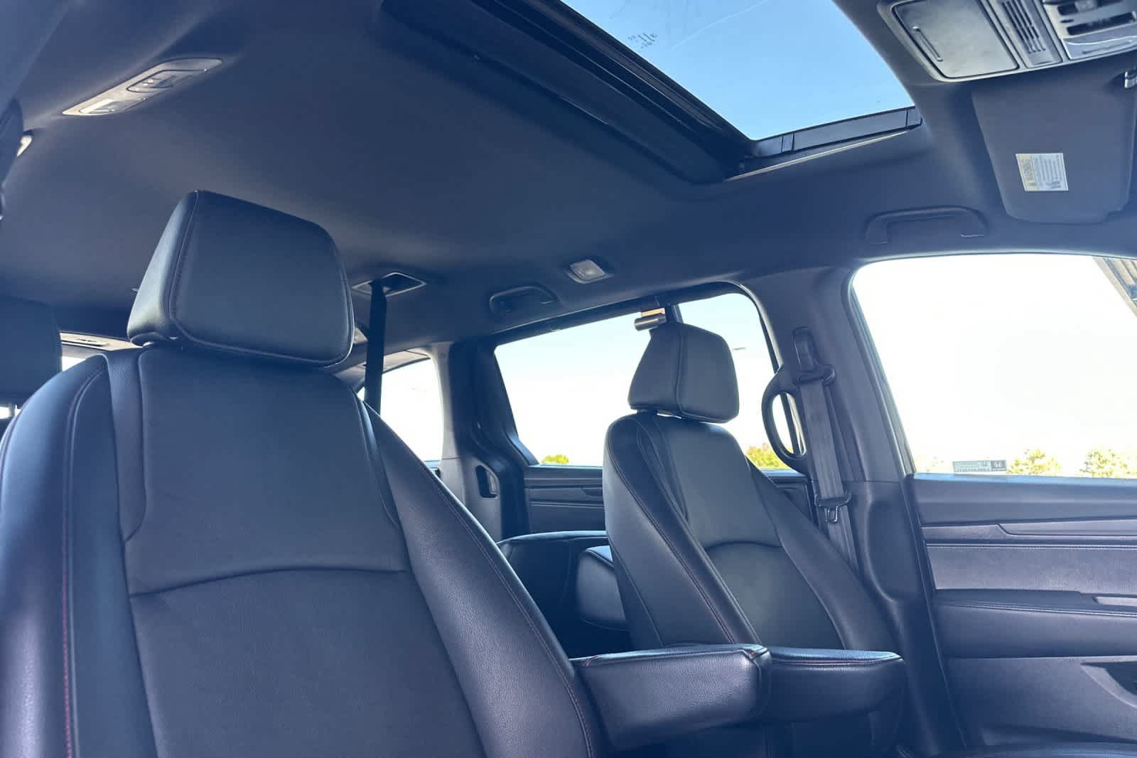 Used 2025 Honda Odyssey Sport-L image 18