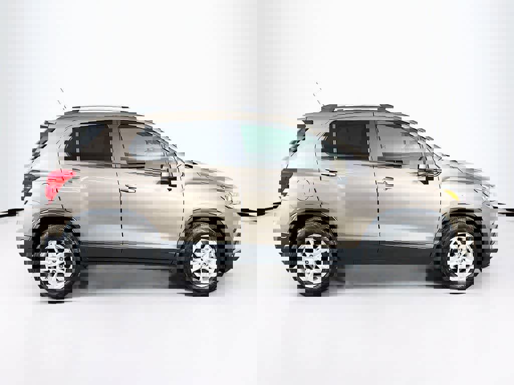 Used 2021 Chevrolet Trax LT w/ Driver Confidence Package image 6