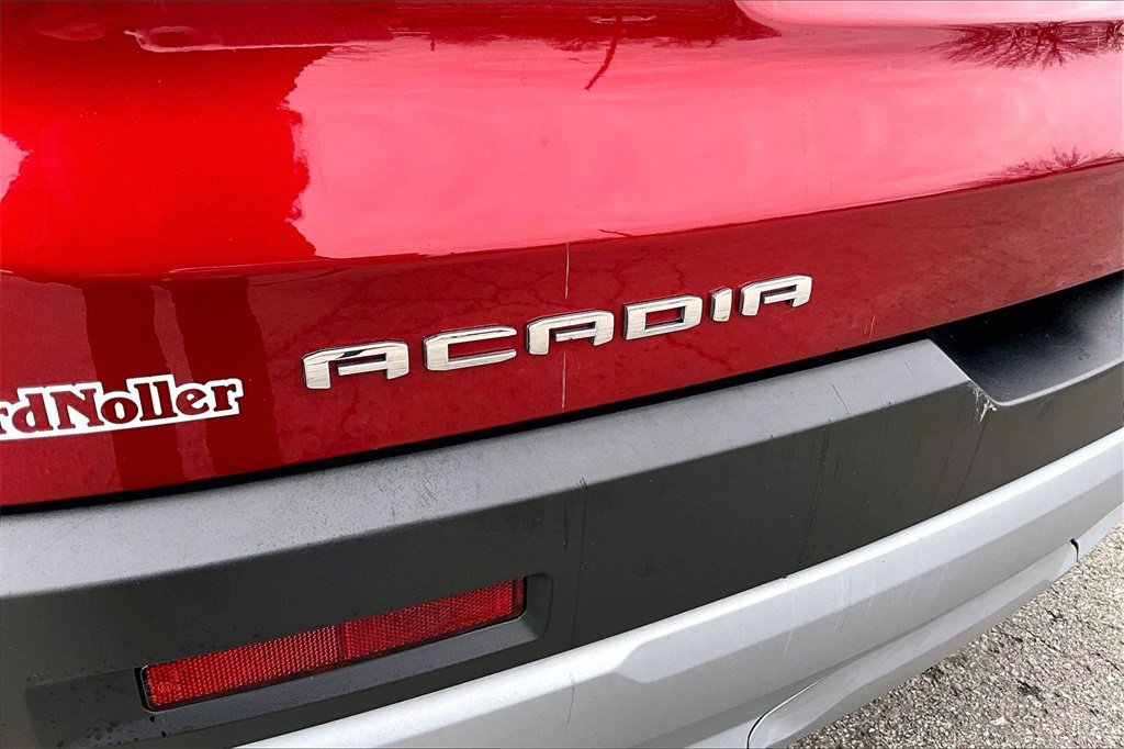 Used 2023 GMC Acadia SLE image 10