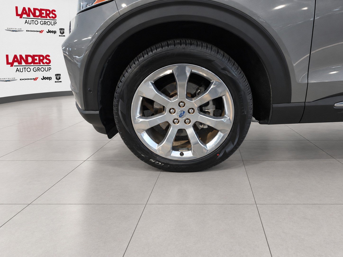Certified 2020 Ford Explorer Platinum w/ Premium Technology Package AWD/4WD image 9
