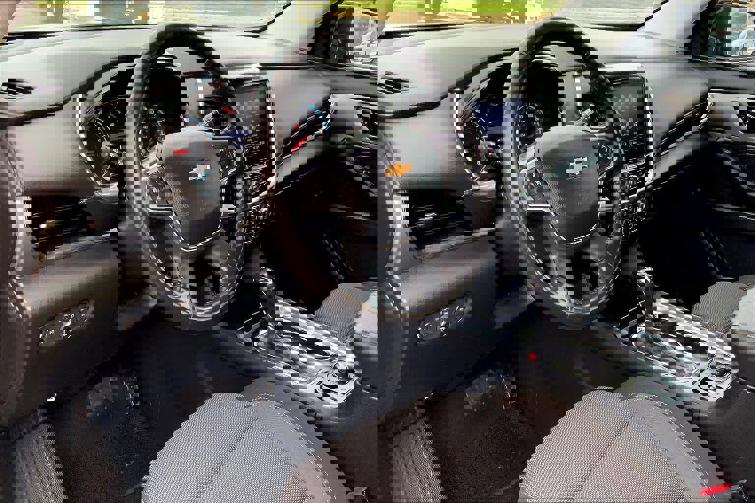 Used 2020 Chevrolet Traverse LT image 16