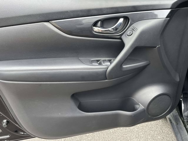 Used 2020 Nissan Rogue SV FWD image 9
