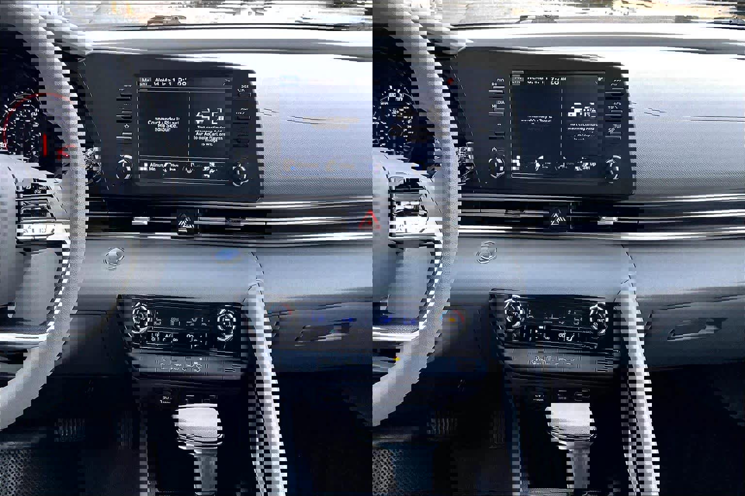 Used 2023 Hyundai Elantra SEL w/ Cargo Package image 11