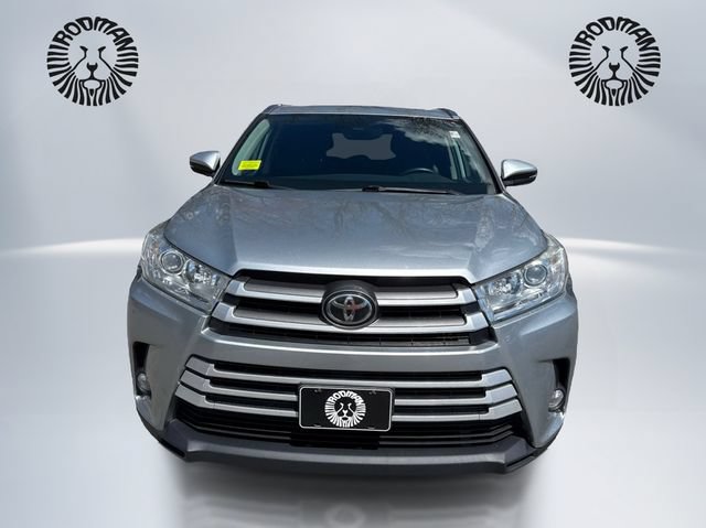 Used 2019 Toyota Highlander XLE AWD/4WD image 2