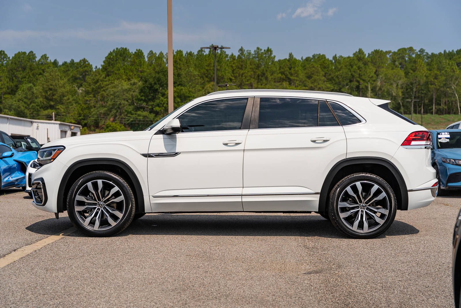 Used 2021 Volkswagen Atlas Cross Sport SEL R-Line FWD image 4